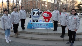 Панда в скафандре и красный фонарик: Китай готовится к Олимпиаде