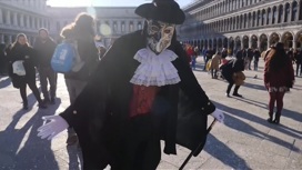 Впервые с начала пандемии: в Венеции начался карнавал