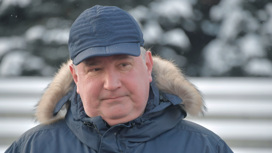 Рогозину сделали операцию по удалению осколка у позвонка