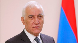Президент Армении принял присягу