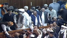 Парламент Пакистана вынес вотум недоверия премьеру страны Имрану Хану