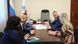 Вице-губернатор Саратовской области провел встречу с инвестором и основным кредитором кондитерской фабрики