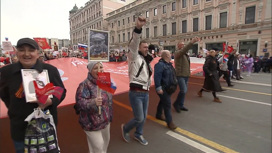 "Это память, это в сердце": более миллиона человек прошли в "Бессмертном полку" в Москве