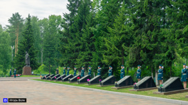 В День памяти и скорби на Южном кладбище Томска прошел траурный митинг: фоторепортаж