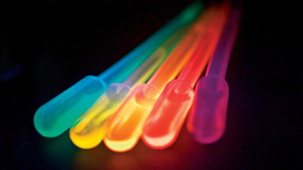 Физики МГУ заставили наночастицы рассеивать свет вбок
