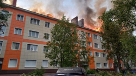 В Мурманской области четыре часа тушили крышу жилой многоэтажки