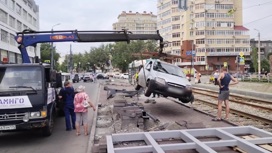 В Челябинске машина вылетела на трамвайные пути после ДТП