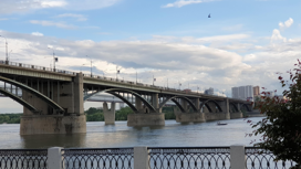 Коммунальный мост Новосибирска сковали многочасовые пробки из-за дорожного ремонта