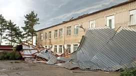 В Приморье со здания больницы ветром сдуло крышу