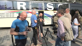 Иностранные журналисты встали в очередь за паспортами РФ в Бердянске