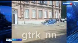 В Нижнем Новгороде машина провалилась под землю