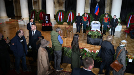 Путин прислал венок к гробу Горбачева