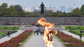 На Пискаревском кладбище почтили память жертв блокады Ленинграда