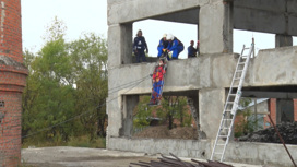 Эвакуировать пострадавших из развалин тренировались амурские спасатели