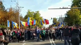 Тысячи людей в Кишиневе требуют отставки руководства страны