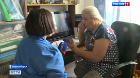Жительница Новосибирска в течение двух месяцев не может снять со счета в банке пенсию