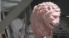 Знаменитых львов с Дворцовой пристани отправили на реставрацию