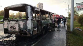 Накануне вечером в Красноярске на оживленной улице загорелся автобус