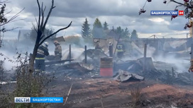 Под Уфой загорелись хозяйственные постройки: пострадал 65-летний мужчина