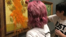 Экоактивистки залили томатным супом картину Ван Гога