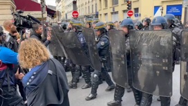 Полиция применила слезоточивый газ против манифестантов в Париже