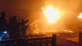 В Шахтерске продолжают тушить загоревшиеся после обстрела цистерны