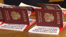 В Запорожской области выдали стотысячный паспорт гражданина РФ – документ вручили 90-летней жительнице Васильевского района