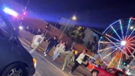 Автомобиль врезался в толпу на уличном карнавале в Лос-Анджелесе