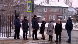 Сотрудники Госавтоинспекции и общественники проверили в Архангельске пешеходные переходы вблизи школ