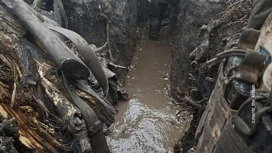 Окопы украинских солдат из-за дождей превратились в "грязевые ванны"