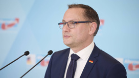 Немецкий политик призвал власти ФРГ не вмешиваться в дела других стран