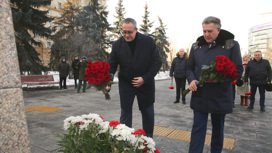 Спикер новосибирского Заксобрания возложил цветы к памятнику советским солдатам в Москве
