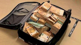 По делу о коррупции в Европарламенте изъят чемодан евро