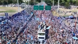 Миллионы болельщиков встретили в Аргентине футбольную сборную страны