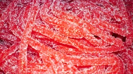 Краситель Красный очаровательный AC часто встречается в конфетах и сладостях.