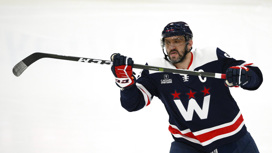 Капитан "Вашингтон Кэпиталз" Александр Овечкин забросил очередную шайбу в НХЛ