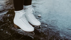 Самым популярным видом активного отдыха в Москве в новогодние каникулы стало катание на коньках