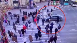 Момент наезда на пешеходов в Санкт-Петербурге попал на видео