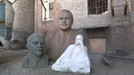 Ленин и Жданов уцелели в музее Мариуполя