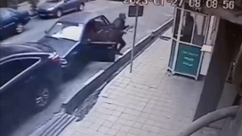 Камера зафиксировала напавшего на посольство Азербайджана в Тегеране