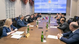 Андрей Бочаров провел встречу с послом Армении