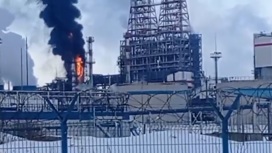 Очевидец снял на видео пожар на НПЗ в Нижегородской области