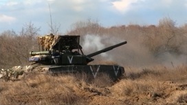 Экипажи Т-72 уничтожают технику и огневые точки ВСУ