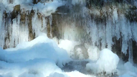 В Крыму из-за аномальных морозов покрылся льдом стометровый водопад Учан-Су