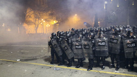 Полицейский спецназ вытеснил демонстрантов с проспекта Руставели в Тбилиси