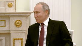 "Немножко завидуем". Путин встретился с Си