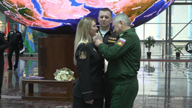Шойгу наградил орденами Мужества зорких защитниц Крыма