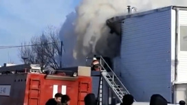 Пожар на складе в Аксае тушили четыре часа