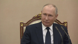 Накачка Украины вооружением представляет угрозу для РФ, заявил Путин