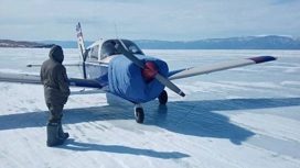Самолет с проголодавшимися новосибирцами незаконно сел на лед Байкала